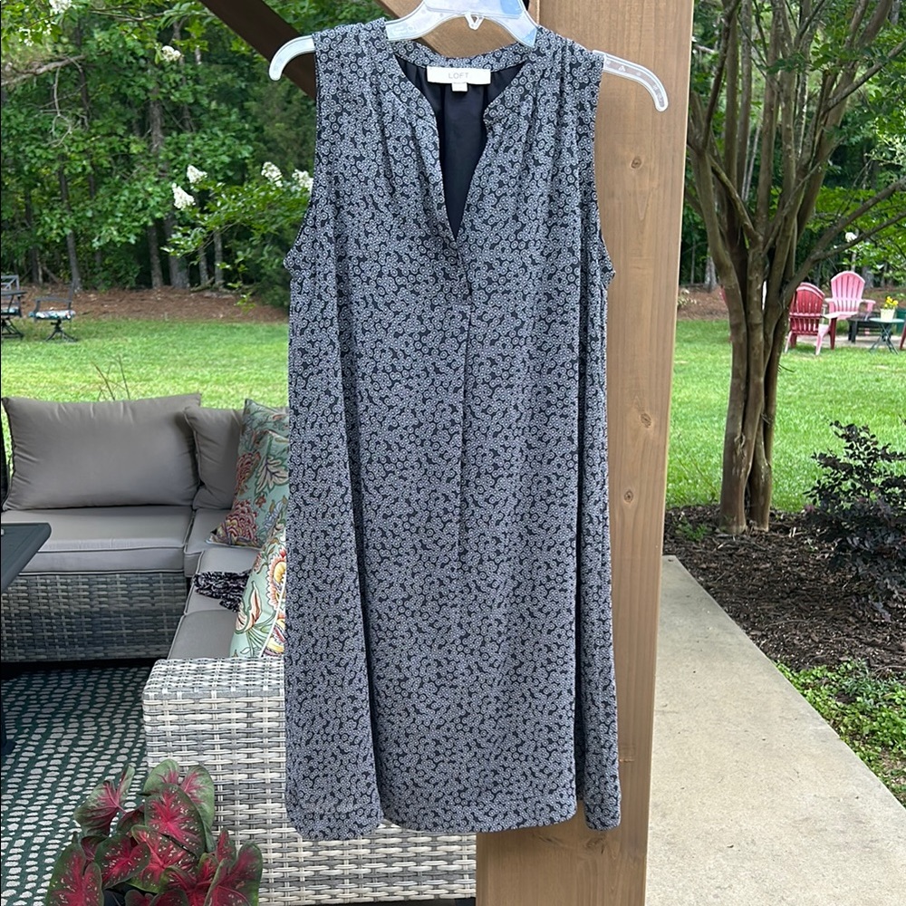 LOFT Gray Sleeveless V-Neck Sheath Dress
Measurements in Description/Pictures